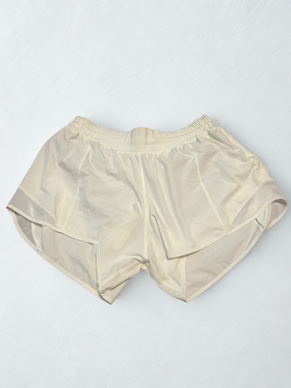 Lululemon Hotty Hot Long Shorts 3” Pastel Yellow Mesh Side Panels Size 12